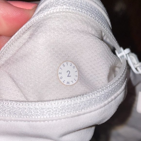 NWOT Lululemon speed up 2.5" size 2 - Picture 6 of 6